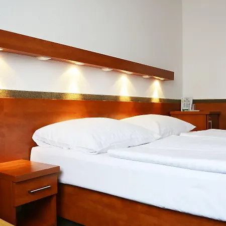 Отель Olympik Tristar Прага