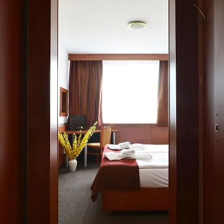 Olympik Tristar Отель Прага